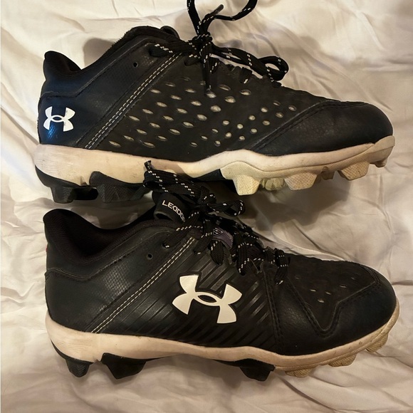 2/$35 Under Armour Youth Soccer Cleats 1.5 Black White cushion ankle lace up - Picture 1 of 6